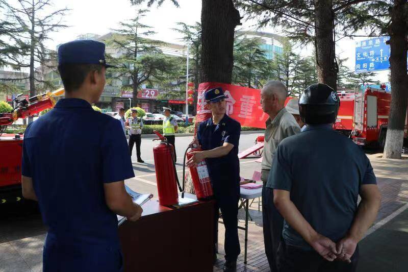 棲霞市消防救援大隊開展安全宣傳咨詢?nèi)障佬麄骰顒? />
</span>
<span id=
